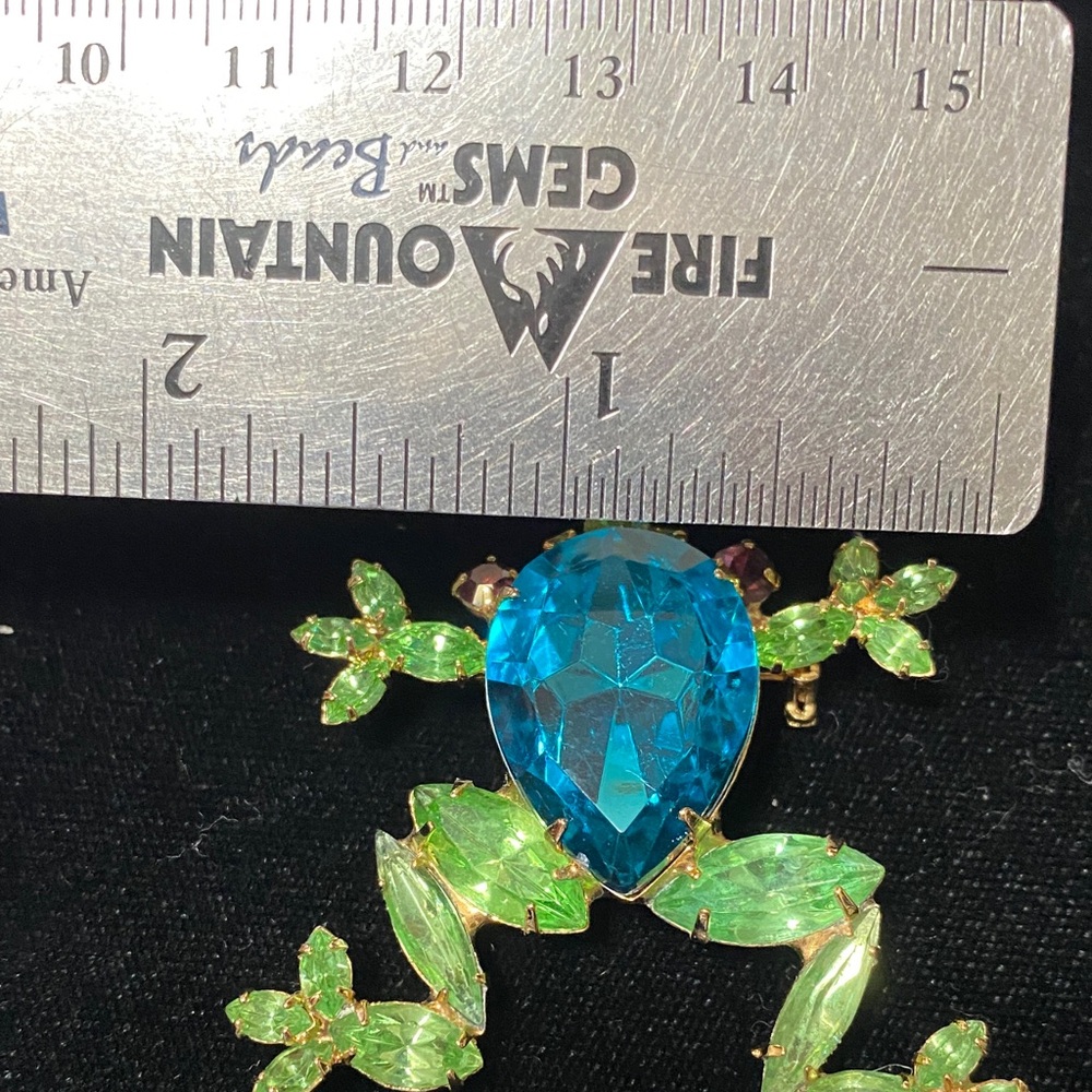 Colorful vintage Frog Brooch with Blue and Green crystals - Picture 3 of 10